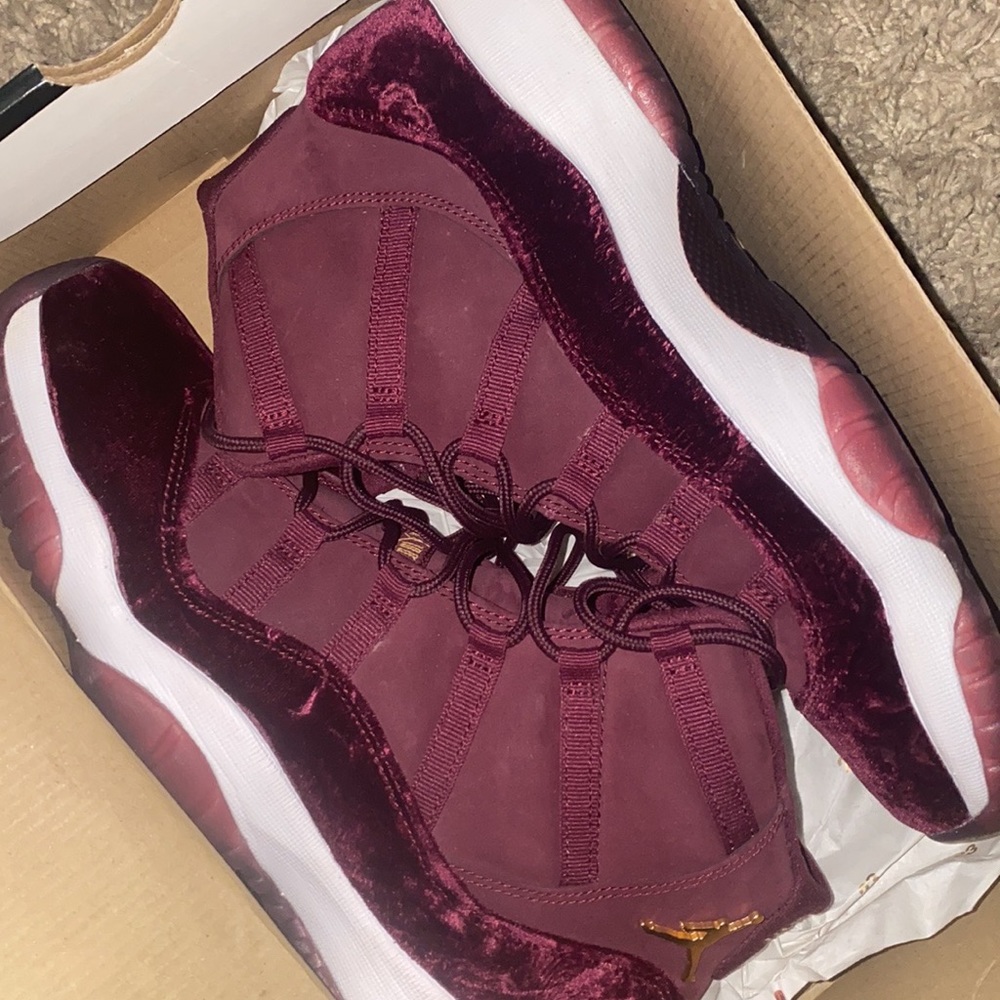 Jordan 11 Velvet